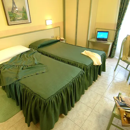 Mistral Hotel 3*